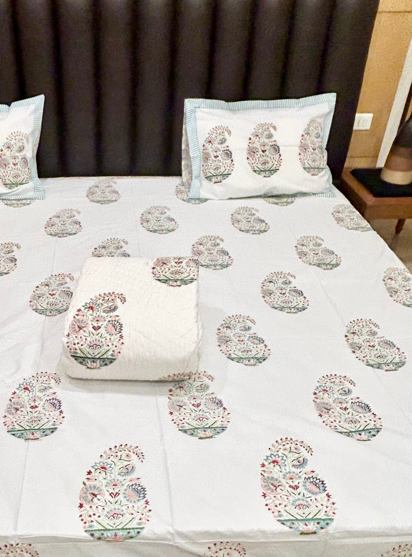 CHAMPA MAHAL HANBLOCK PRINT PURE MULMUL COTTON QUILT