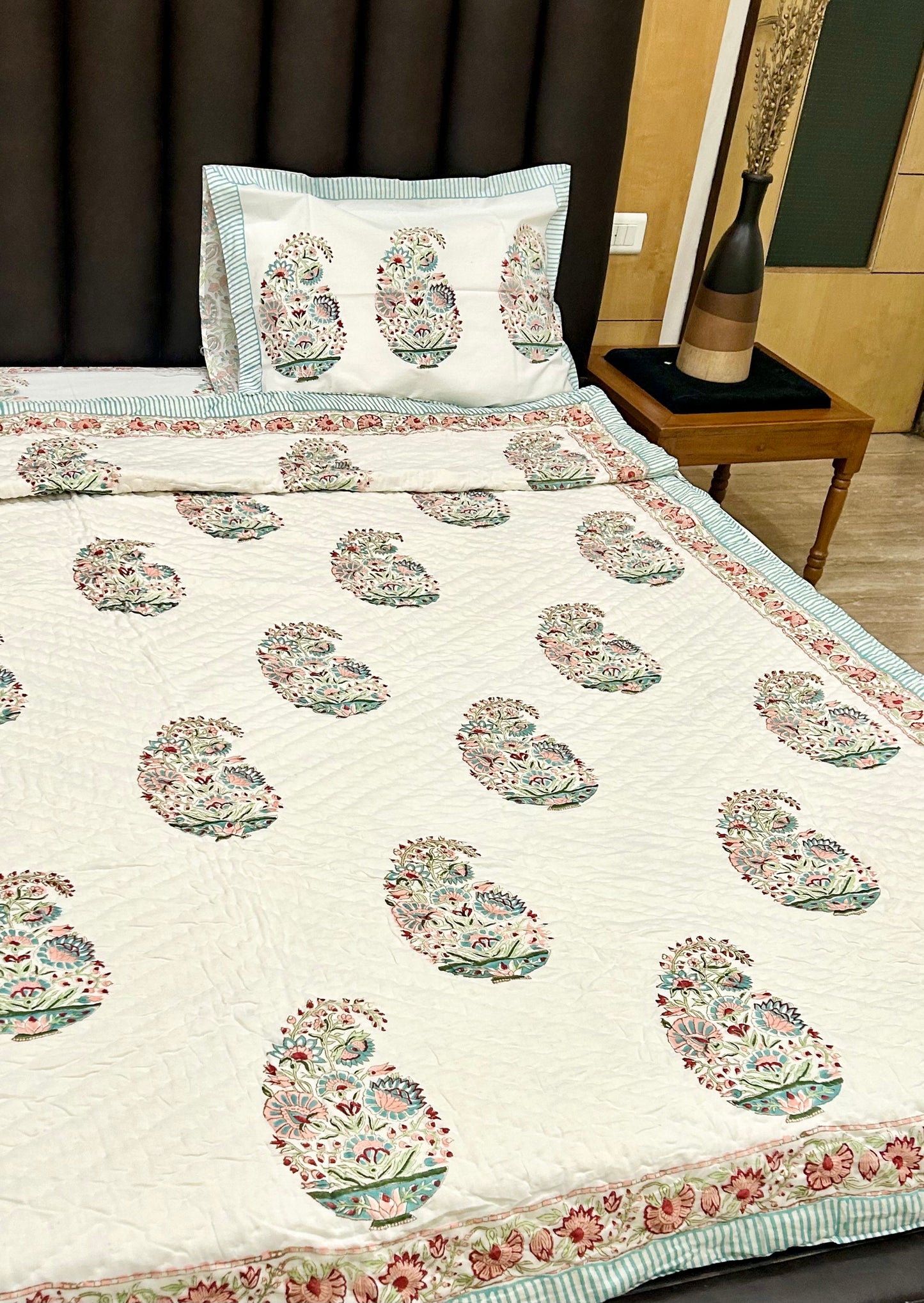 CHAMPA MAHAL HANBLOCK PRINT PURE MULMUL COTTON QUILT