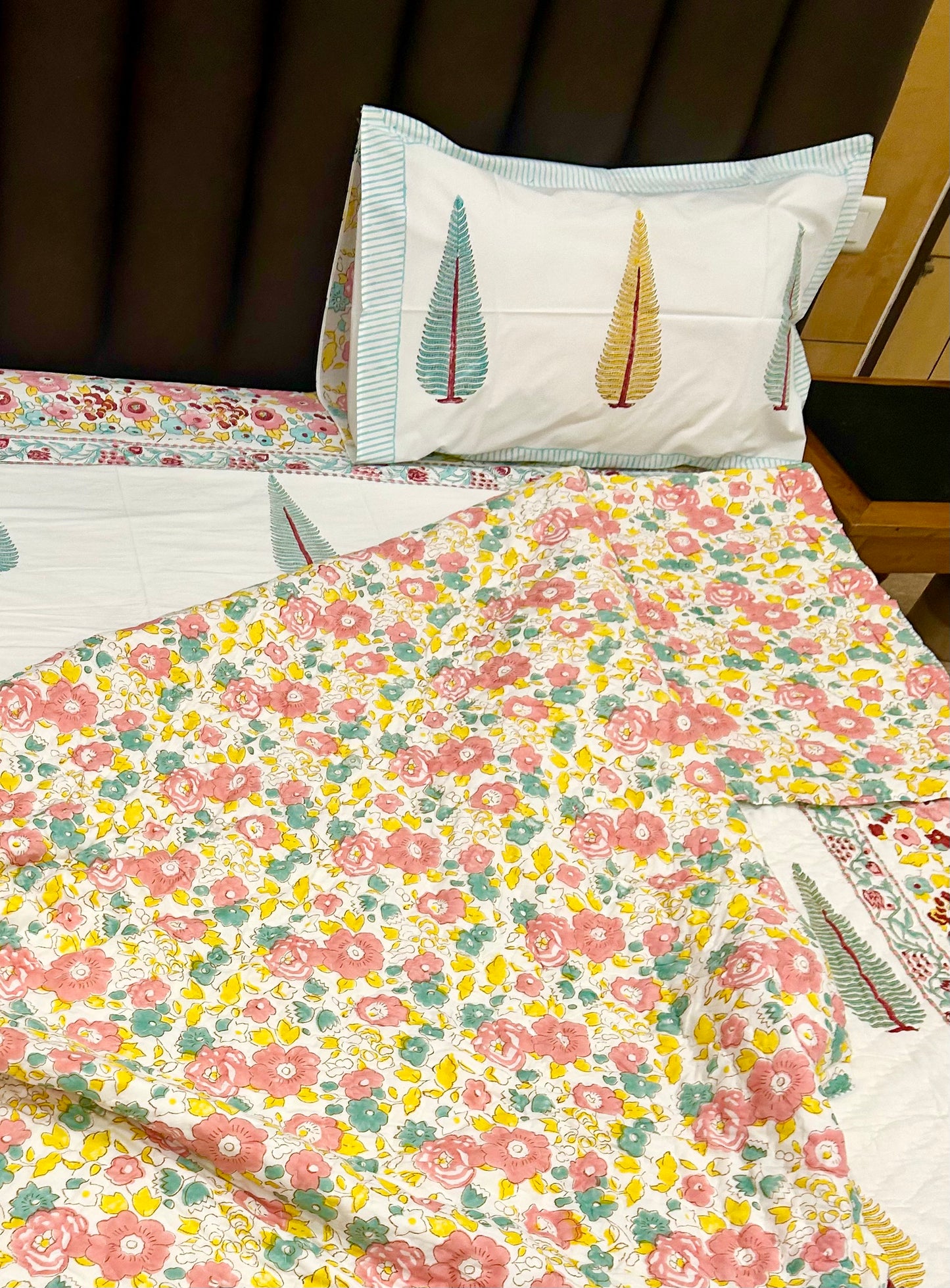 HANDBLOCK PRINT PURE MULMUL COTTON QUILT