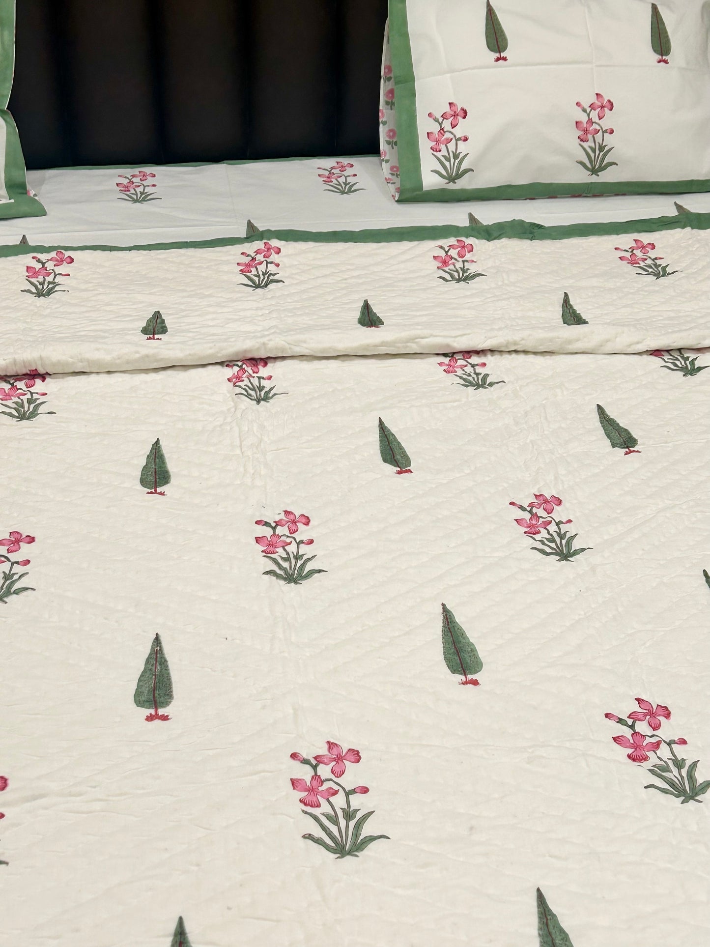 PINK FLORAL PARADISE PURE HANDBLOCK MULMUL COTTON QUILT